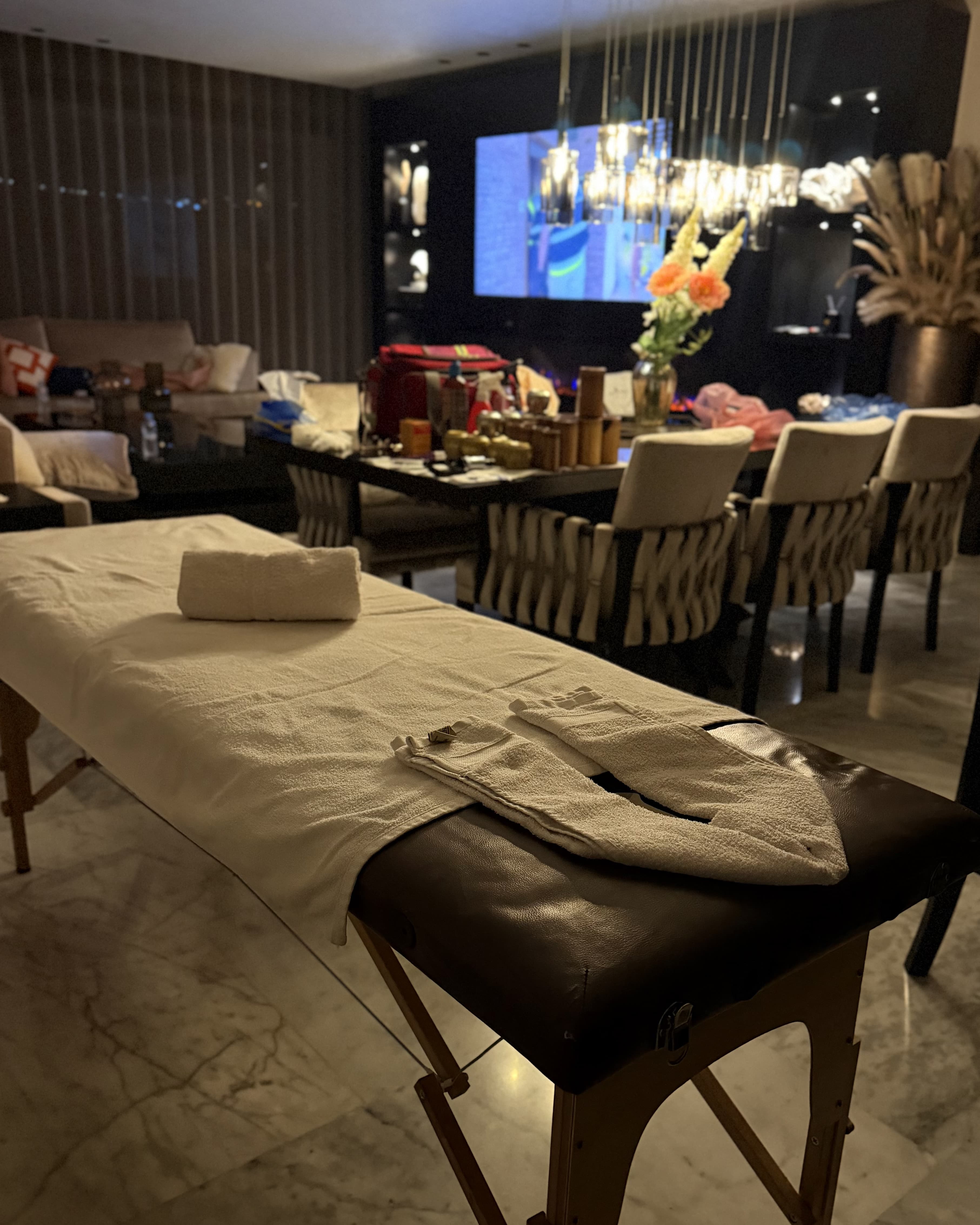 Ambiance premium Centre Faris avec lanternes marocaines et atmosphère vapeur